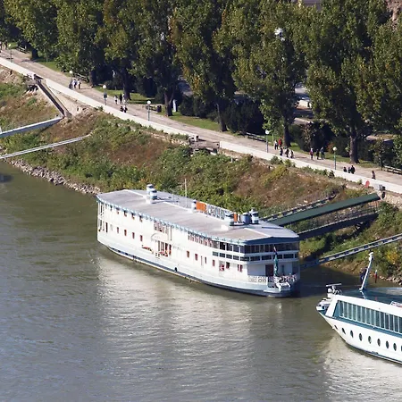 Marina Ботель
