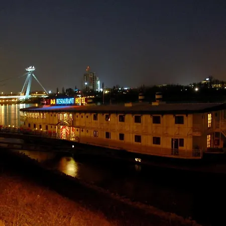 Marina Botel 3*