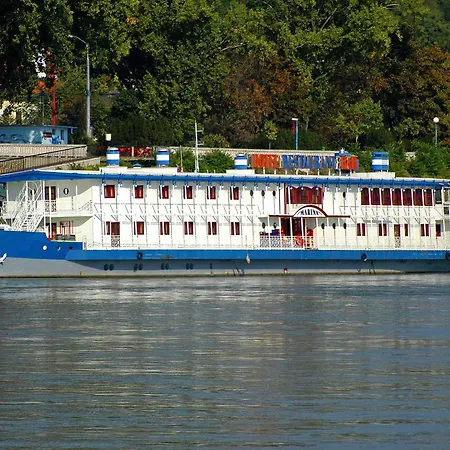 Ботель Marina 3*
