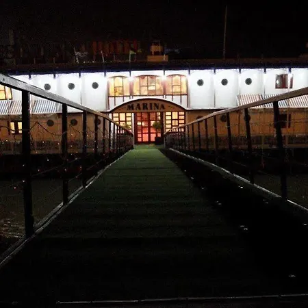 Ботель Marina